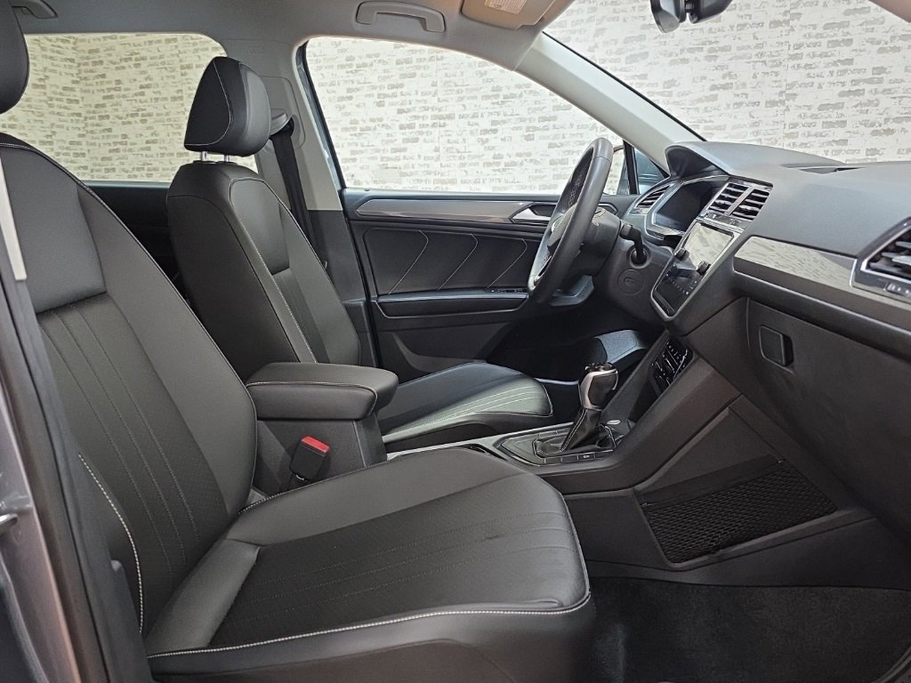 Used 2023 Volkswagen Tiguan SE image 13
