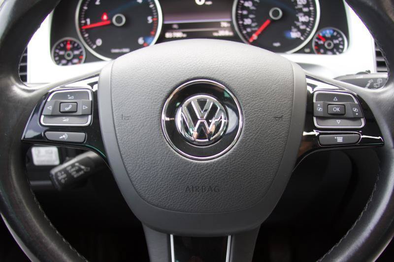 Used 2016 Volkswagen Touareg TDI AWD/4WD image 32