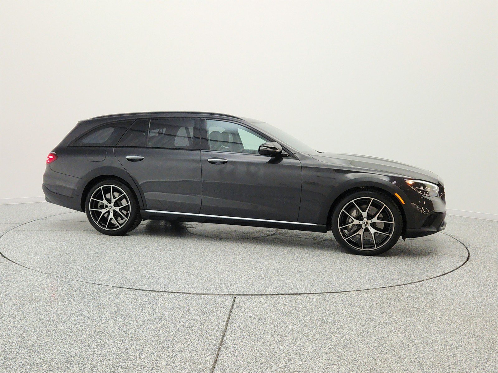 Certified 2022 Mercedes-Benz E 450 4MATIC All-Terrain Wagon image 4