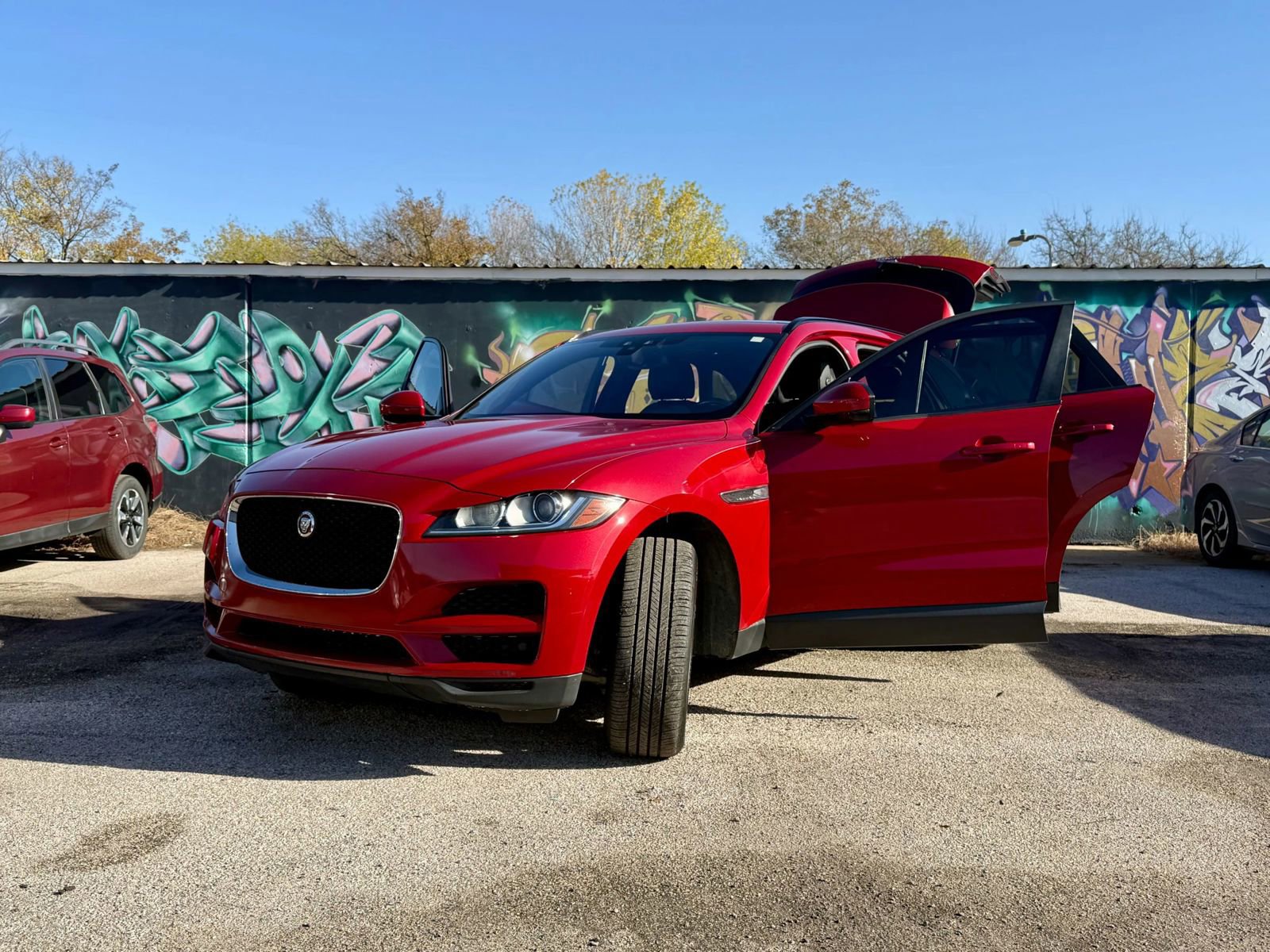 Used 2018 Jaguar F-PACE Premium image 2