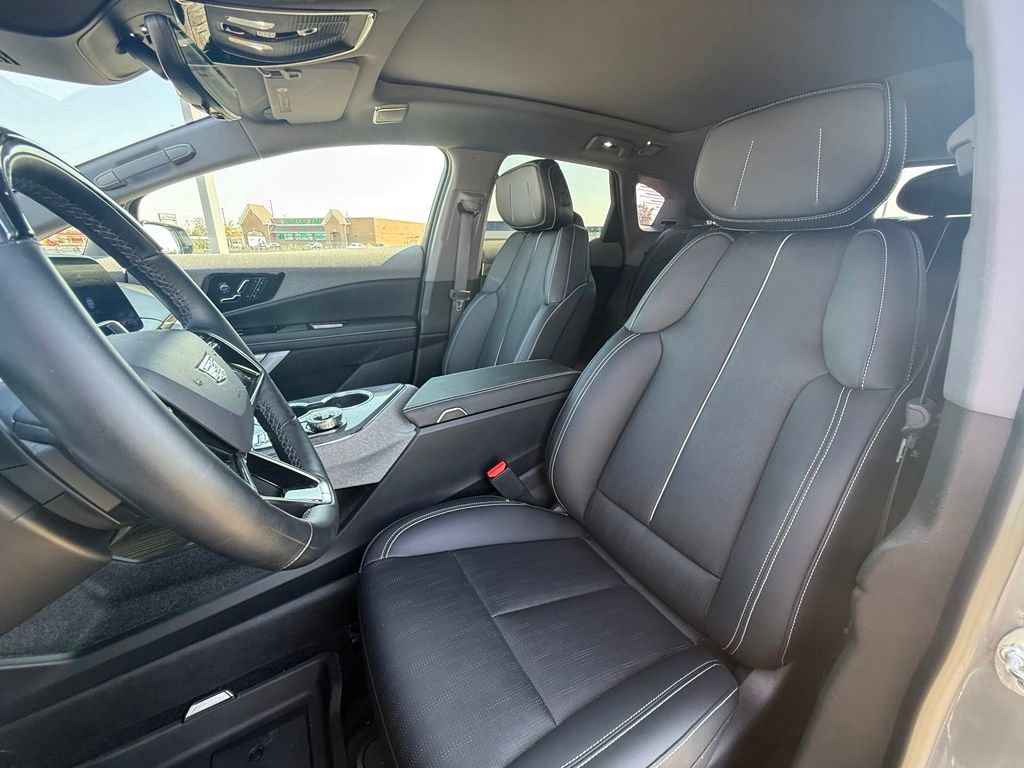 Certified 2025 Cadillac Optiq Sport 2 w/ LPO, Floor Liner Package AWD/4WD image 28