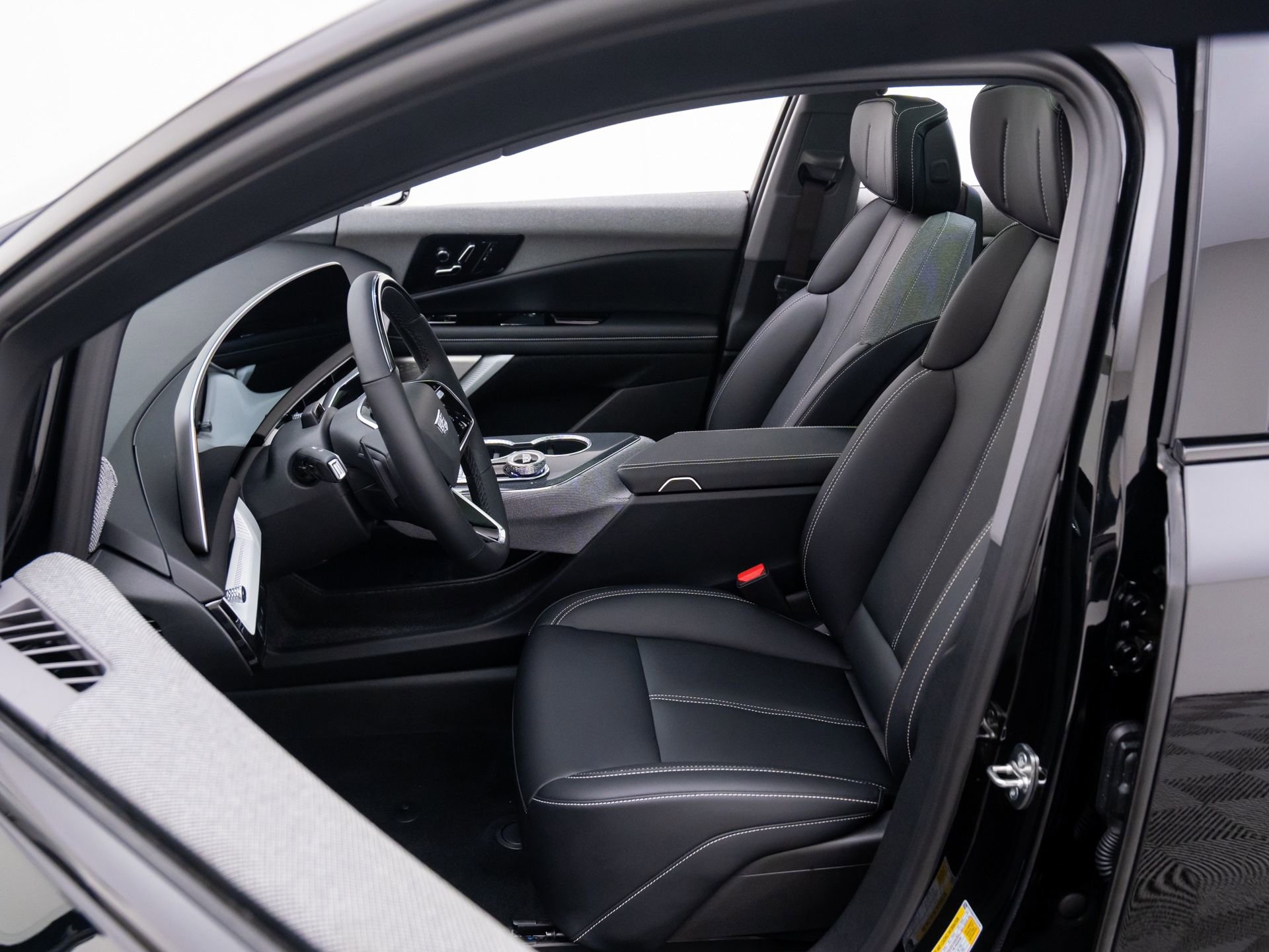 New 2026 Cadillac Optiq Sport 1 w/ LPO, Floor Liner Package AWD/4WD image 10