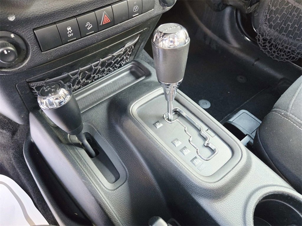 Used 2017 Jeep Wrangler Sahara w/ Connectivity Group image 34