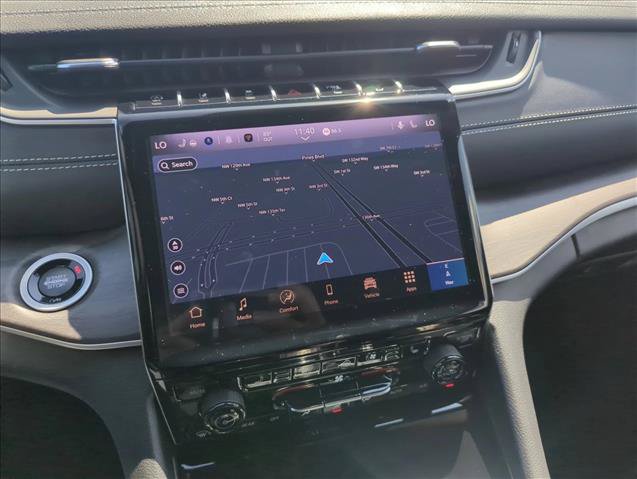 New 2025 Jeep Grand Cherokee Limited w/ Luxury Tech Group II RWD image 15