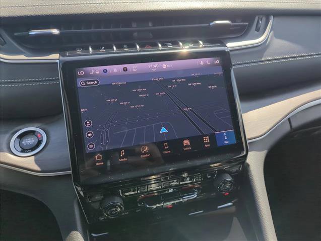 New 2025 Jeep Grand Cherokee Limited w/ Luxury Tech Group II RWD image 15
