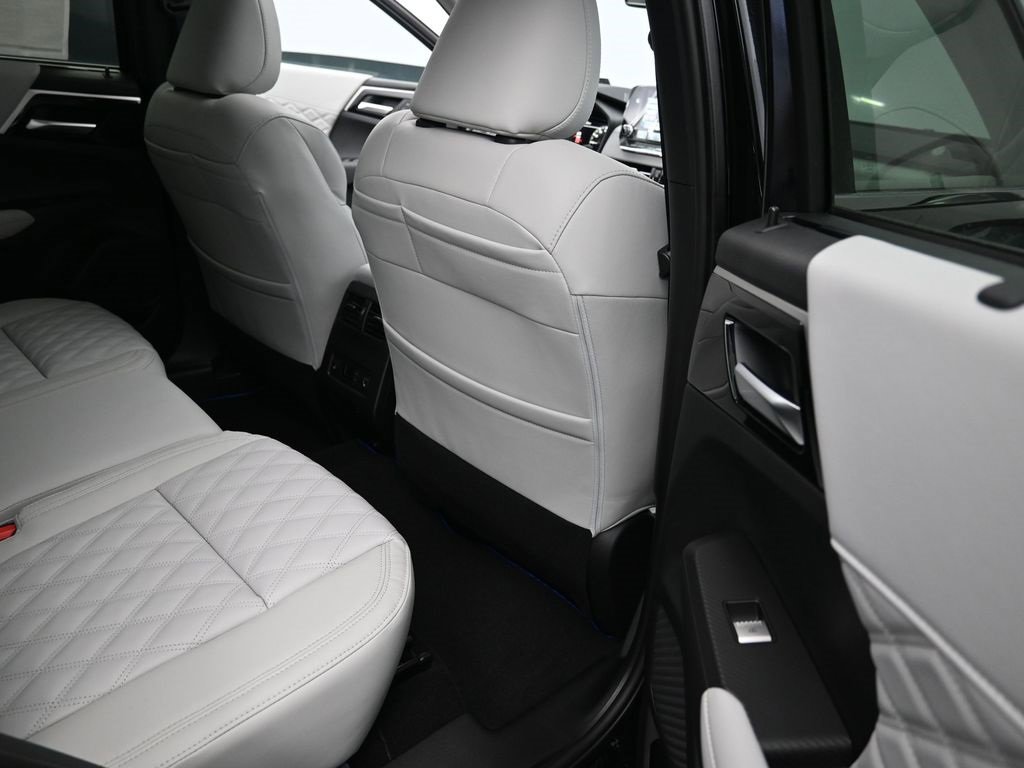 New 2025 Mitsubishi Outlander SEL image 33