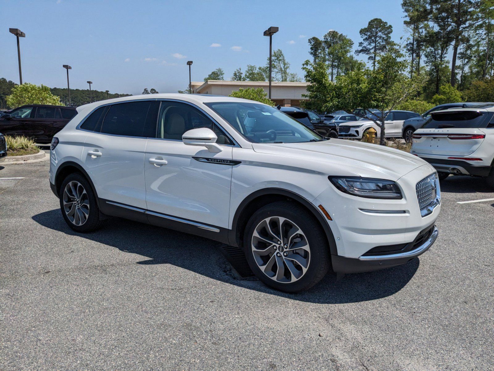 Certified 2023 Lincoln Nautilus Reserve w/ Equipment Group 201A image 3