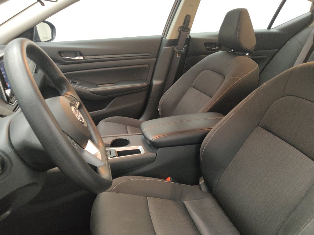 Used 2025 Nissan Altima 2.5 SV FWD image 17
