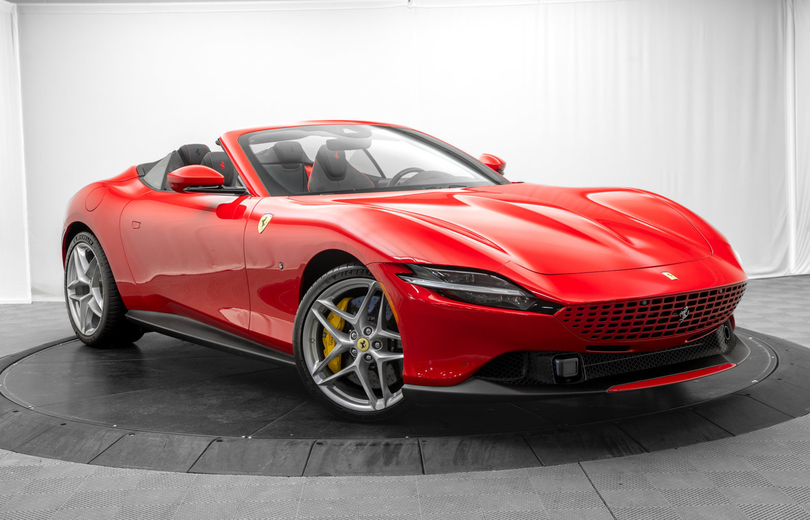Used 2026 Ferrari Roma Spider RWD image 1
