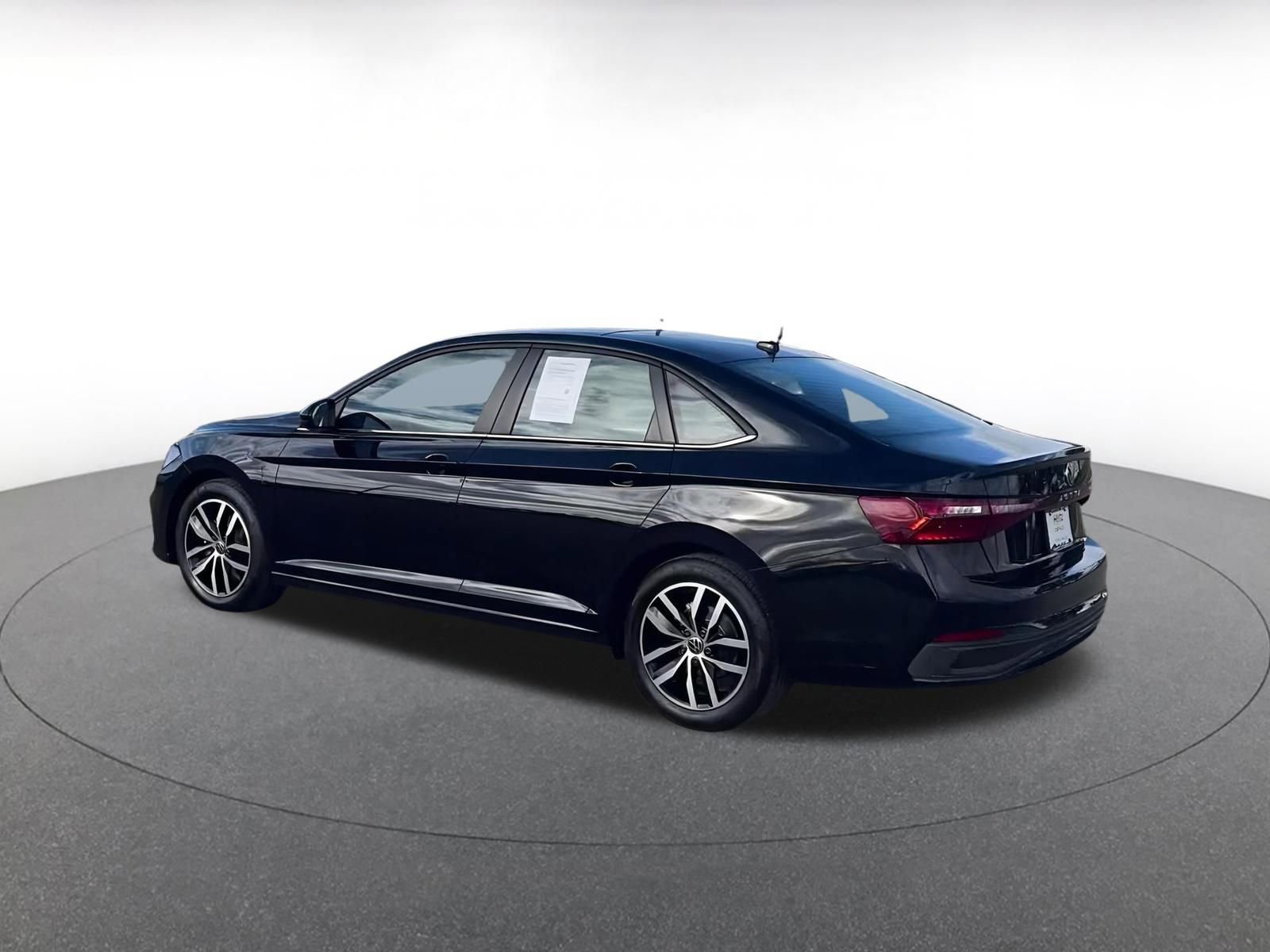 Used 2025 Volkswagen Jetta SE image 10