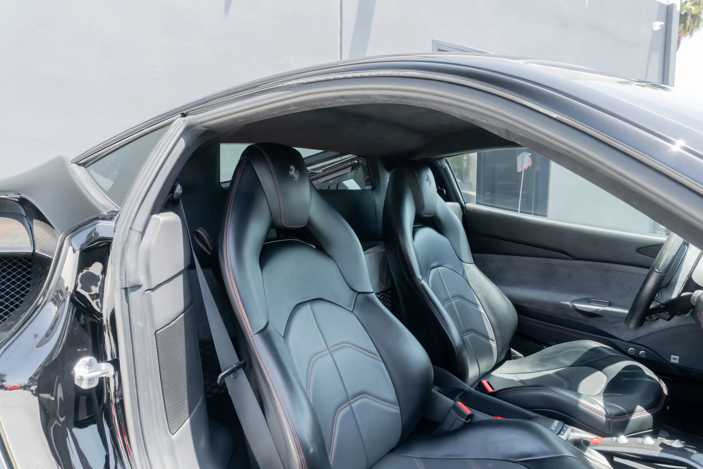 Used 2018 Ferrari 488 GTB RWD image 13