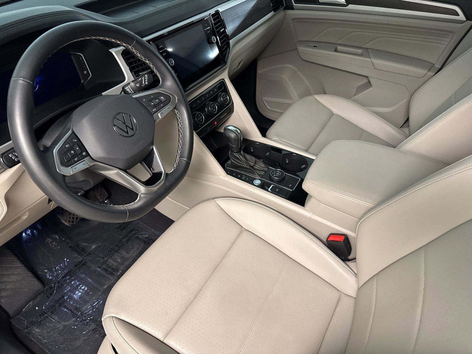 Used 2023 Volkswagen Atlas SE w/ Black Wheel Package image 9