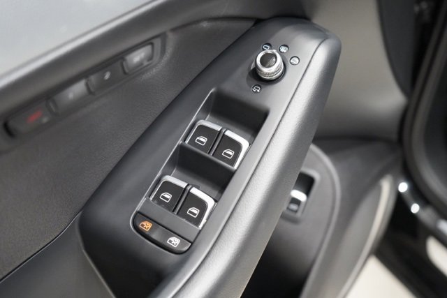 Used 2017 Audi Q5 2.0T Premium Plus w/ Technology Package image 19