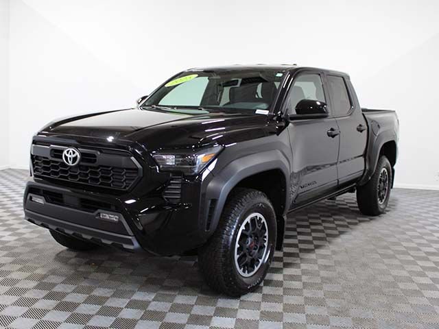Certified 2025 Toyota Tacoma TRD Off-Road AWD/4WD image 2