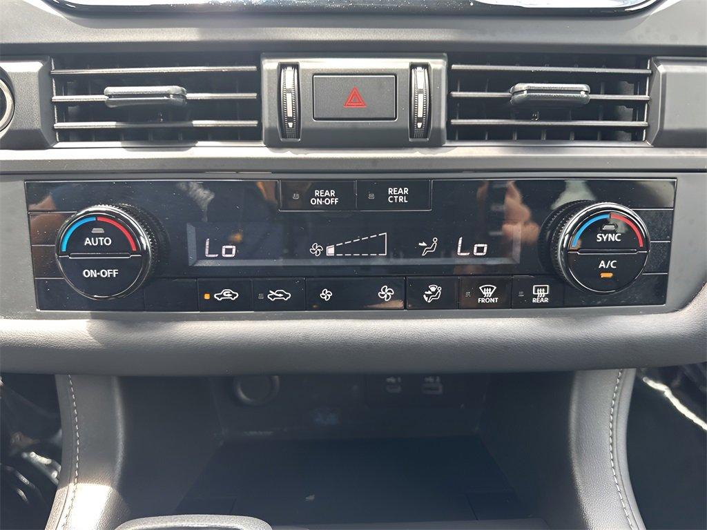 Used 2024 Nissan Pathfinder S image 17