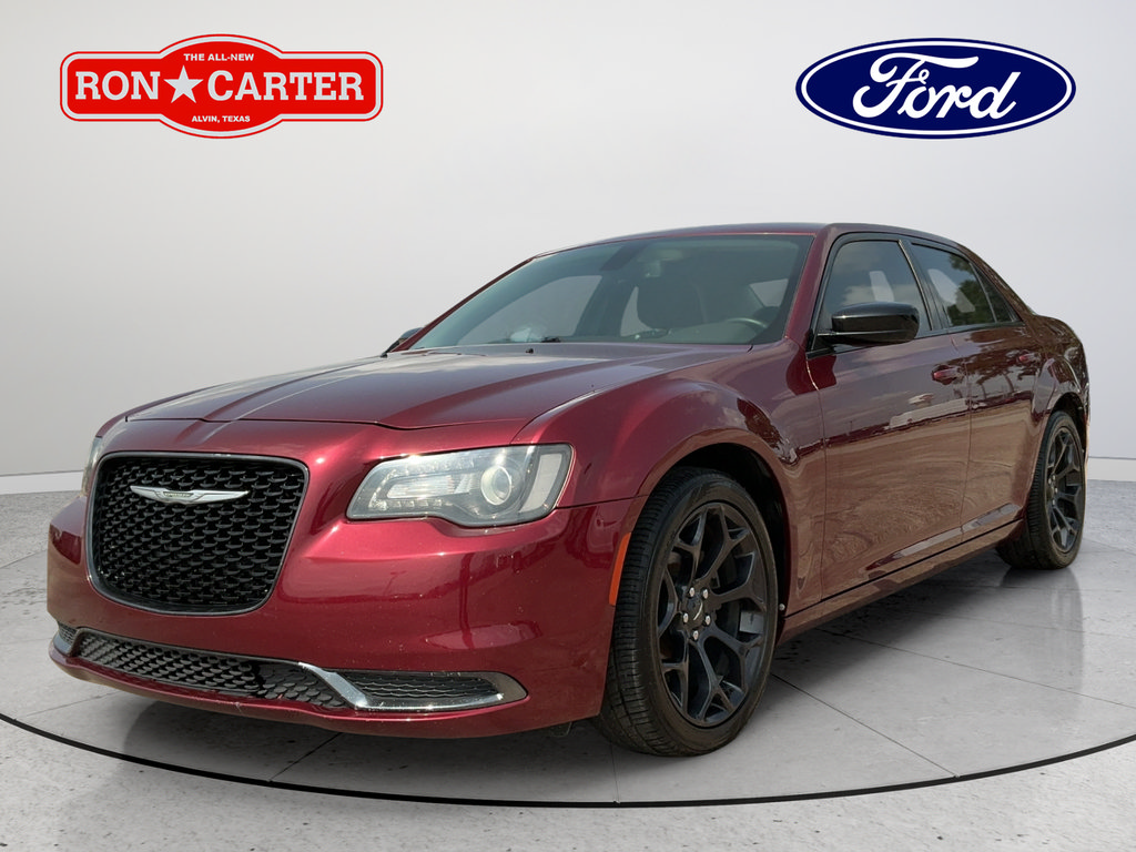 Used 2020 Chrysler 300 Touring w/ Sport Appearance Package RWD image 3