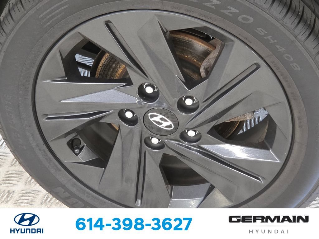 Used 2023 Hyundai Elantra SEL w/ Preferred Accessory Package FWD image 13