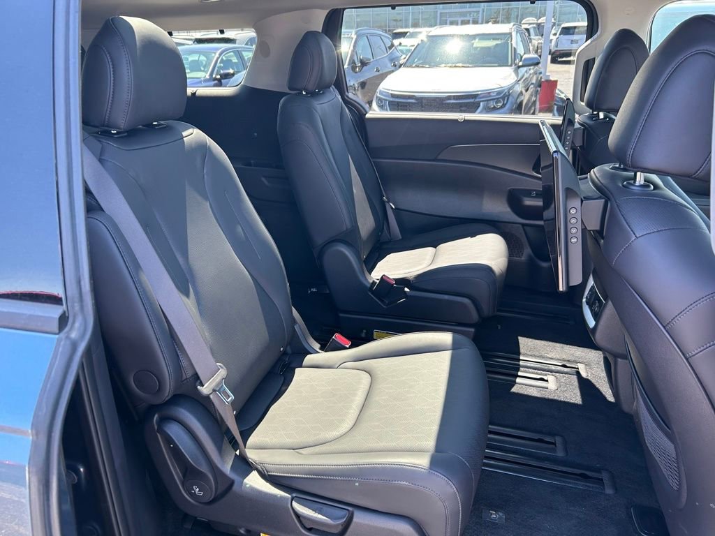 Certified 2025 Kia Carnival SX image 28