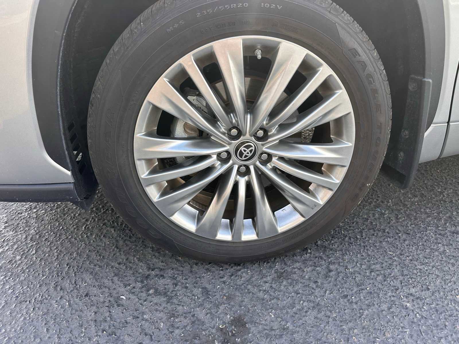 Used 2024 Toyota Highlander Platinum image 9