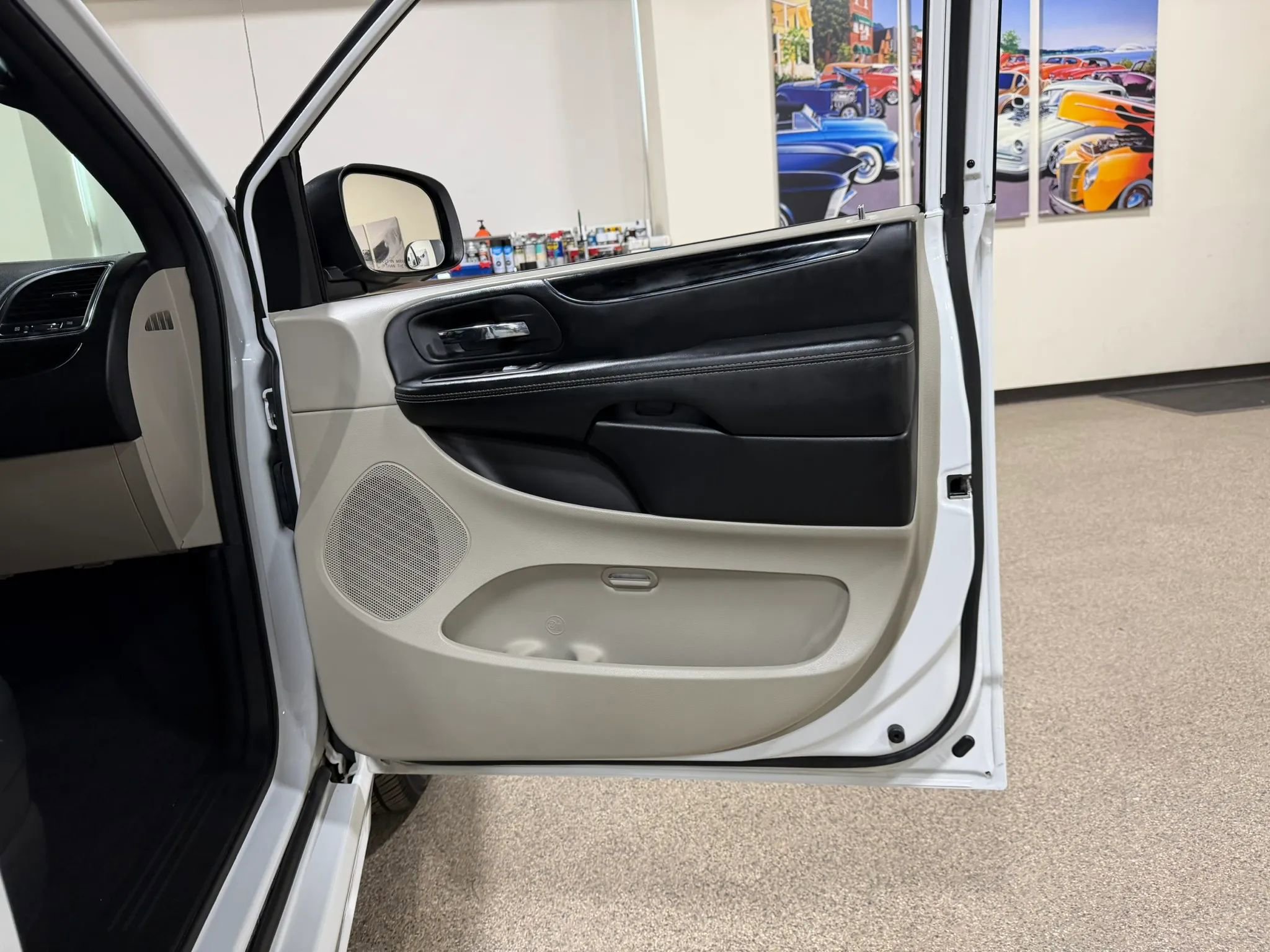 Used 2019 Dodge Grand Caravan SXT FWD image 26