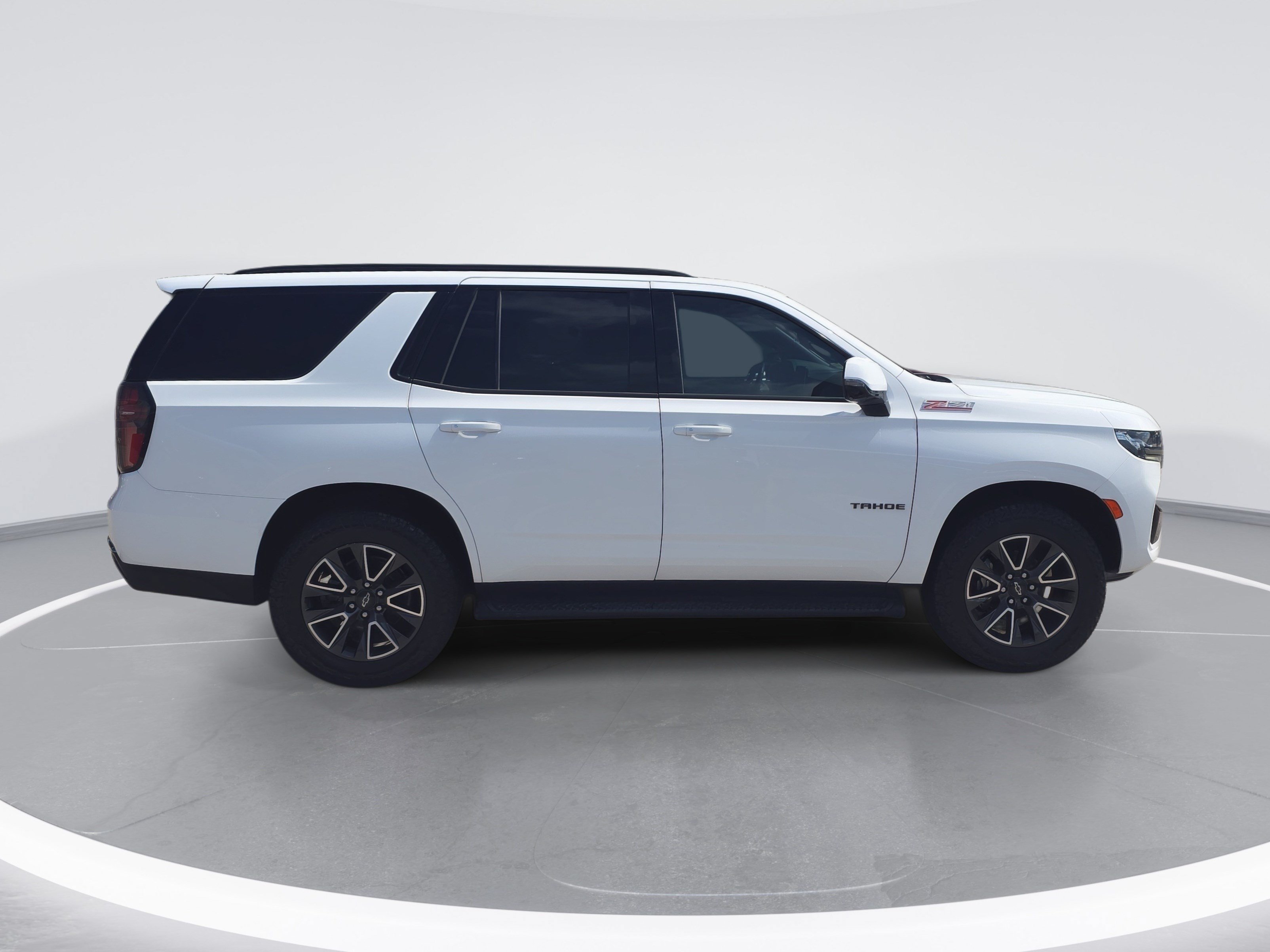 Used 2022 Chevrolet Tahoe Z71 w/ Z71 Off-Road Package AWD/4WD image 2