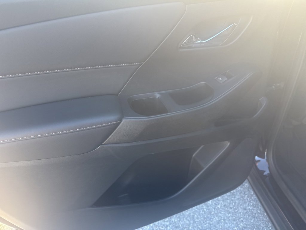 Used 2021 Chevrolet Traverse LT image 13