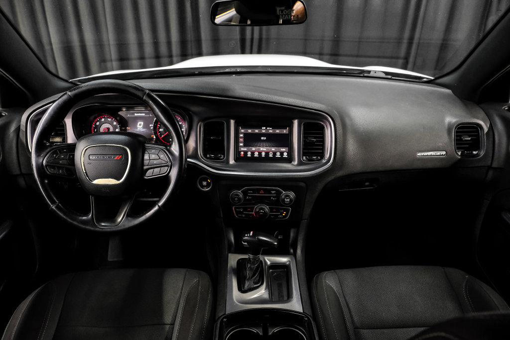 Used 2020 Dodge Charger SXT RWD image 13