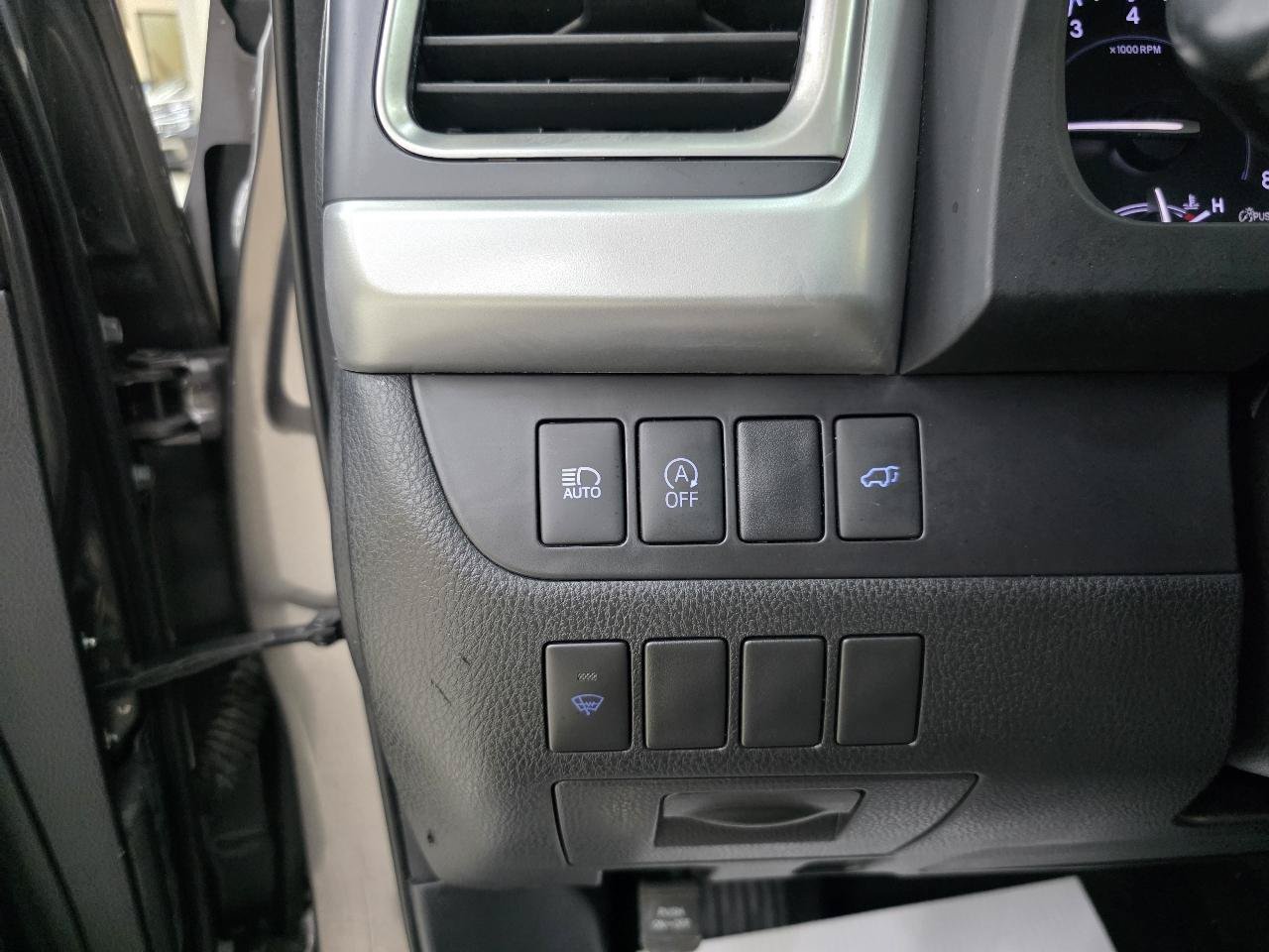 Used 2017 Toyota Highlander SE FWD image 39