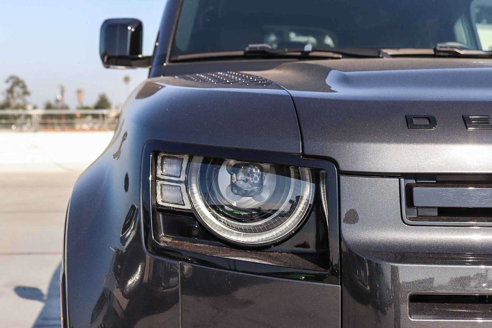 Used 2024 Land Rover Defender 110 X-Dynamic SE AWD/4WD image 9