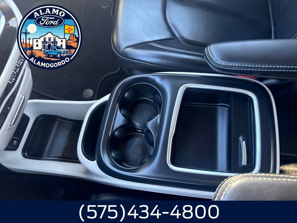 Used 2023 Chrysler Pacifica Touring-L w/ Uconnect Theater Family Group image 10