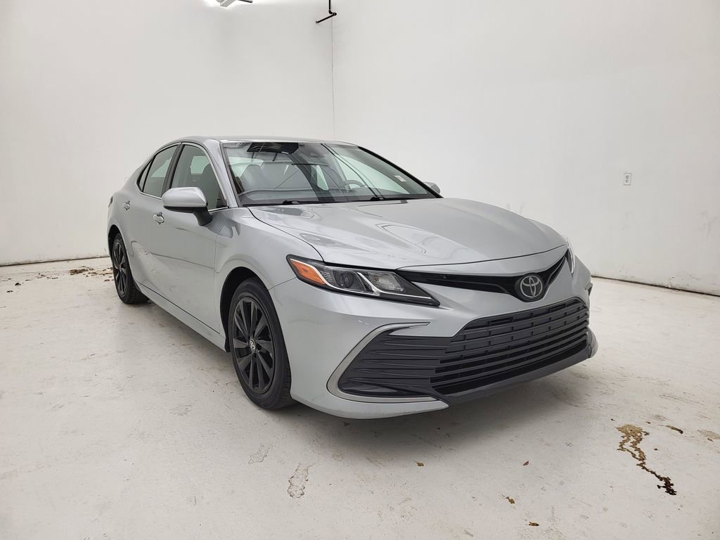 Used 2022 Toyota Camry LE image 11