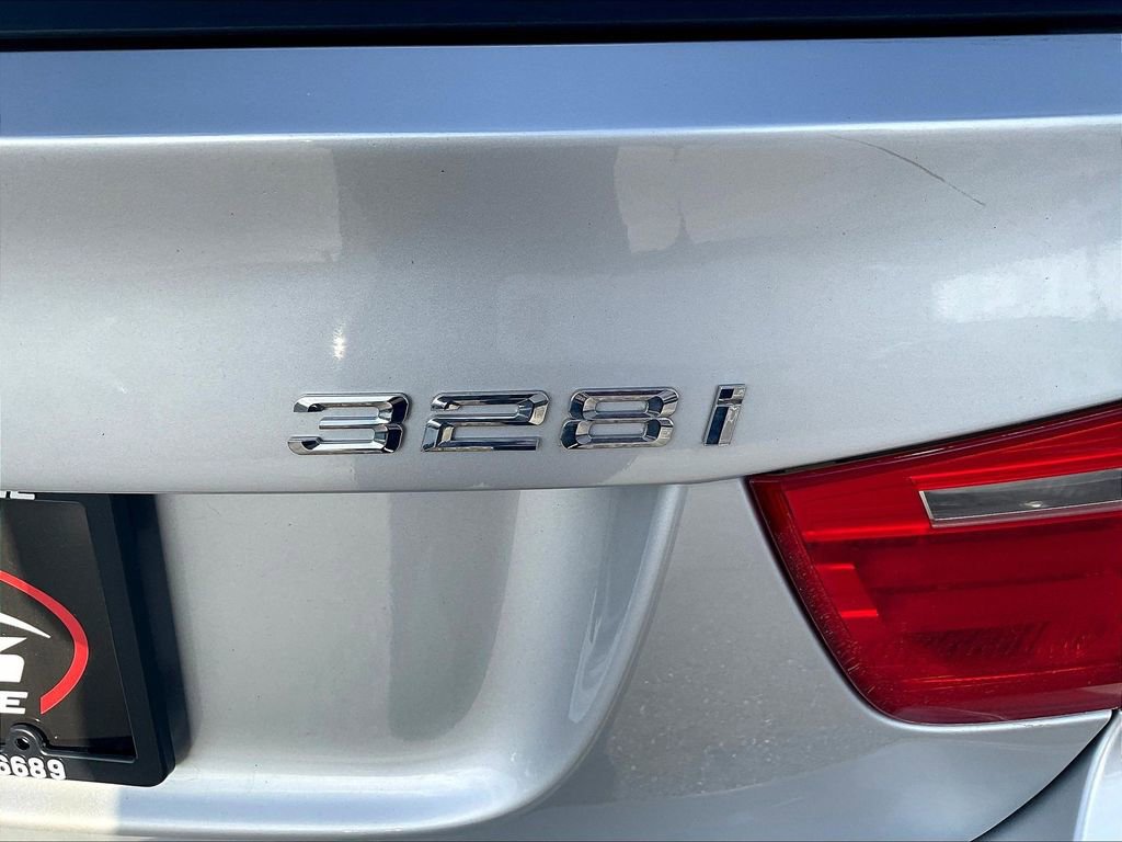 Used 2011 BMW 328i xDrive Wagon AWD/4WD image 22