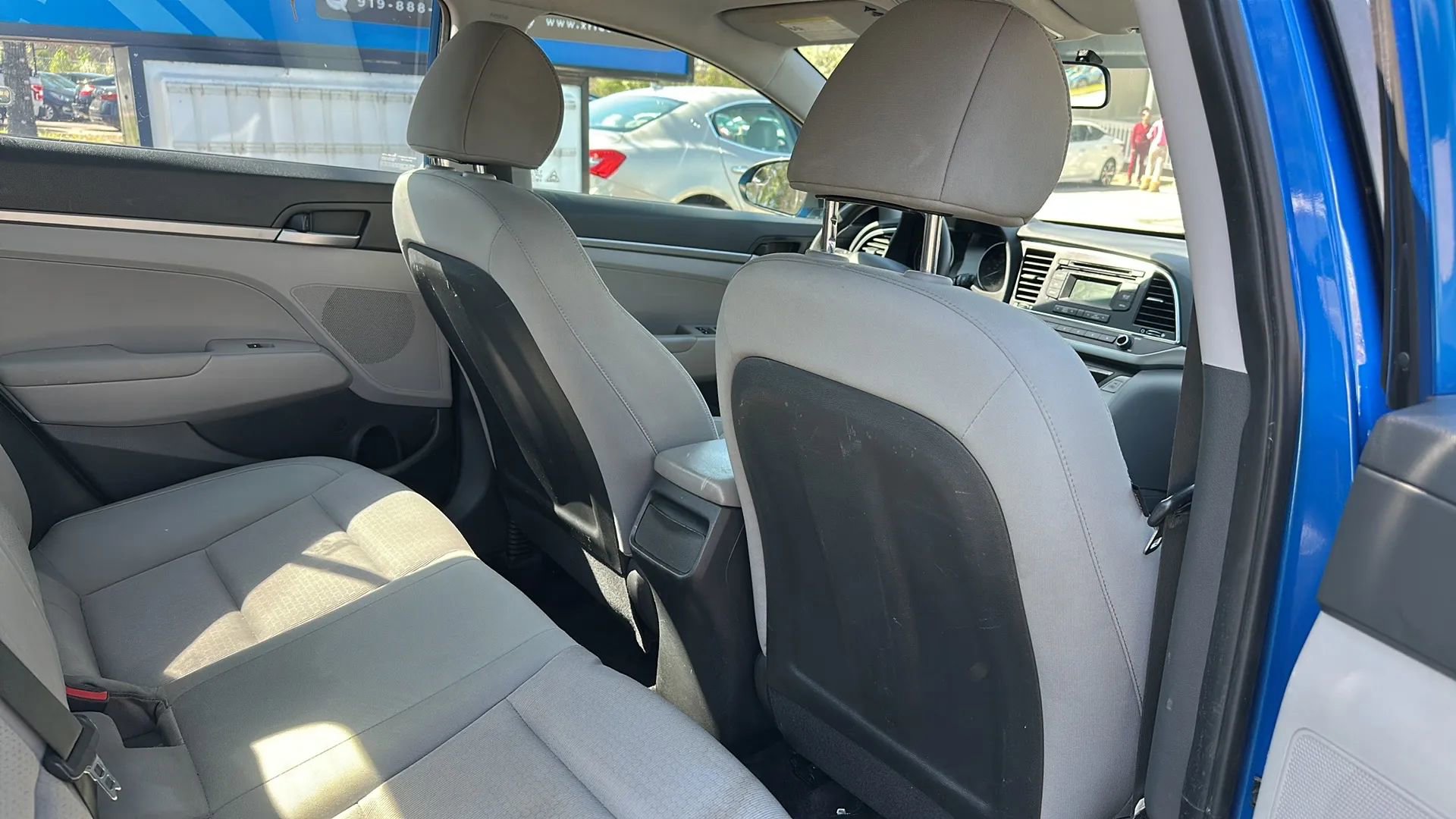 Used 2017 Hyundai Elantra SE image 19