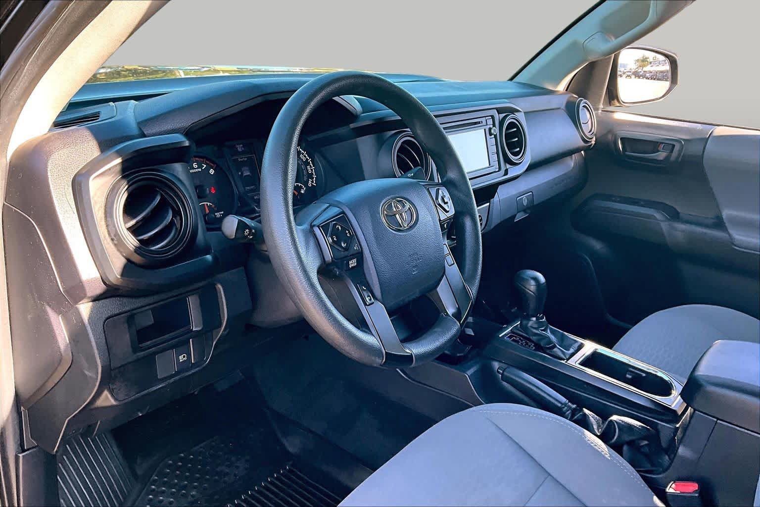 Used 2018 Toyota Tacoma SR AWD/4WD image 17