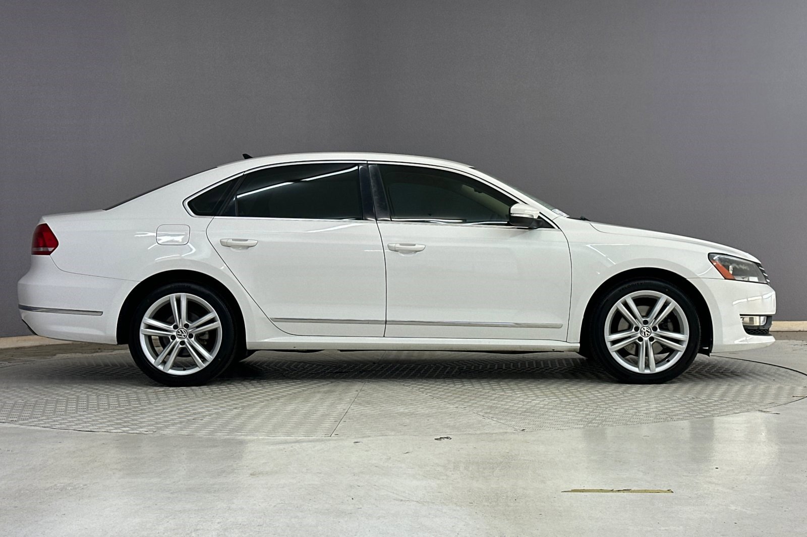 Used 2013 Volkswagen Passat TDI SEL Premium image 8