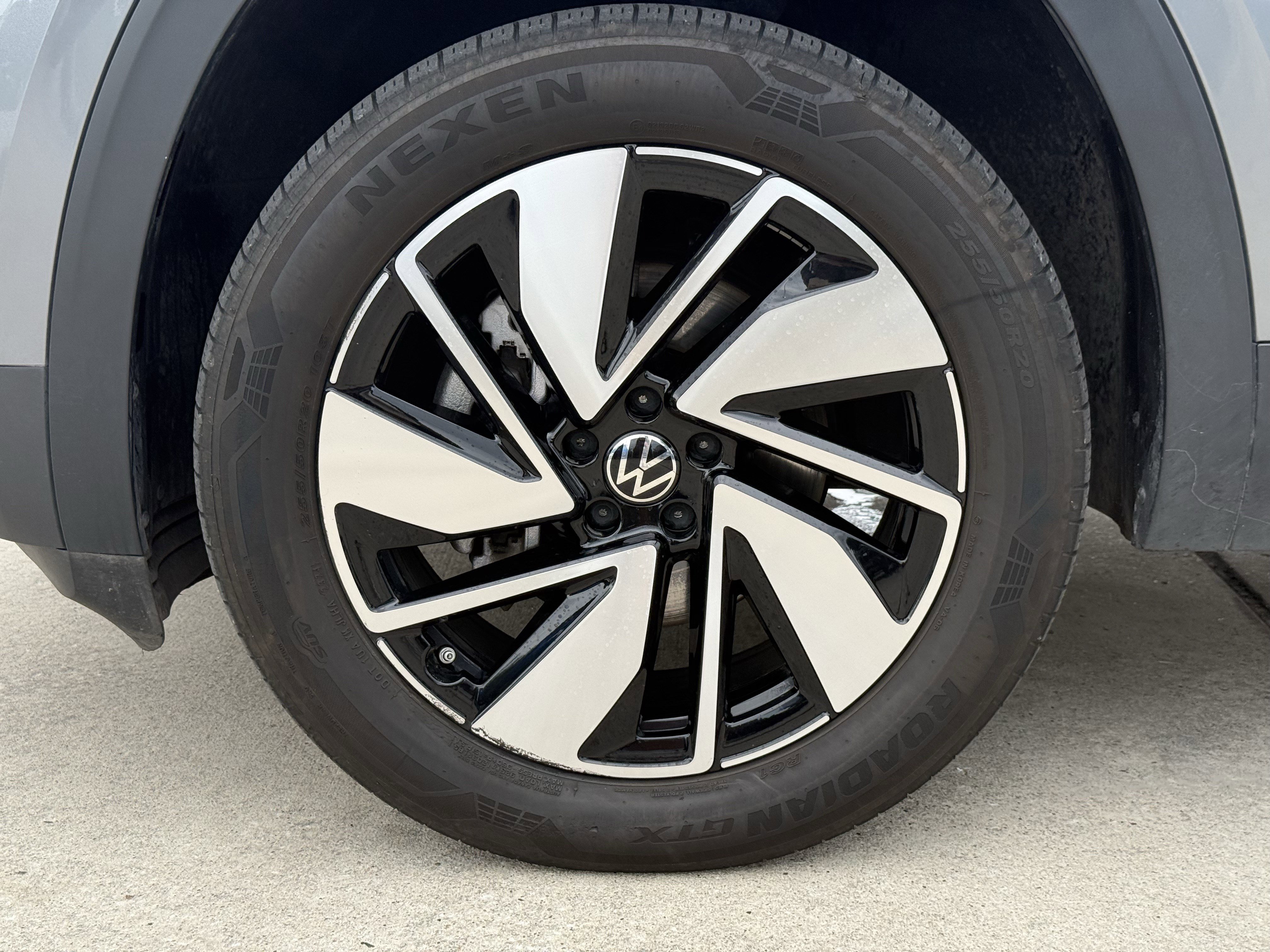 Used 2025 Volkswagen Atlas SE FWD image 13