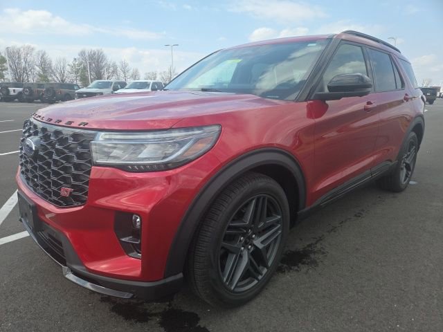 Used 2025 Ford Explorer ST AWD/4WD image 2