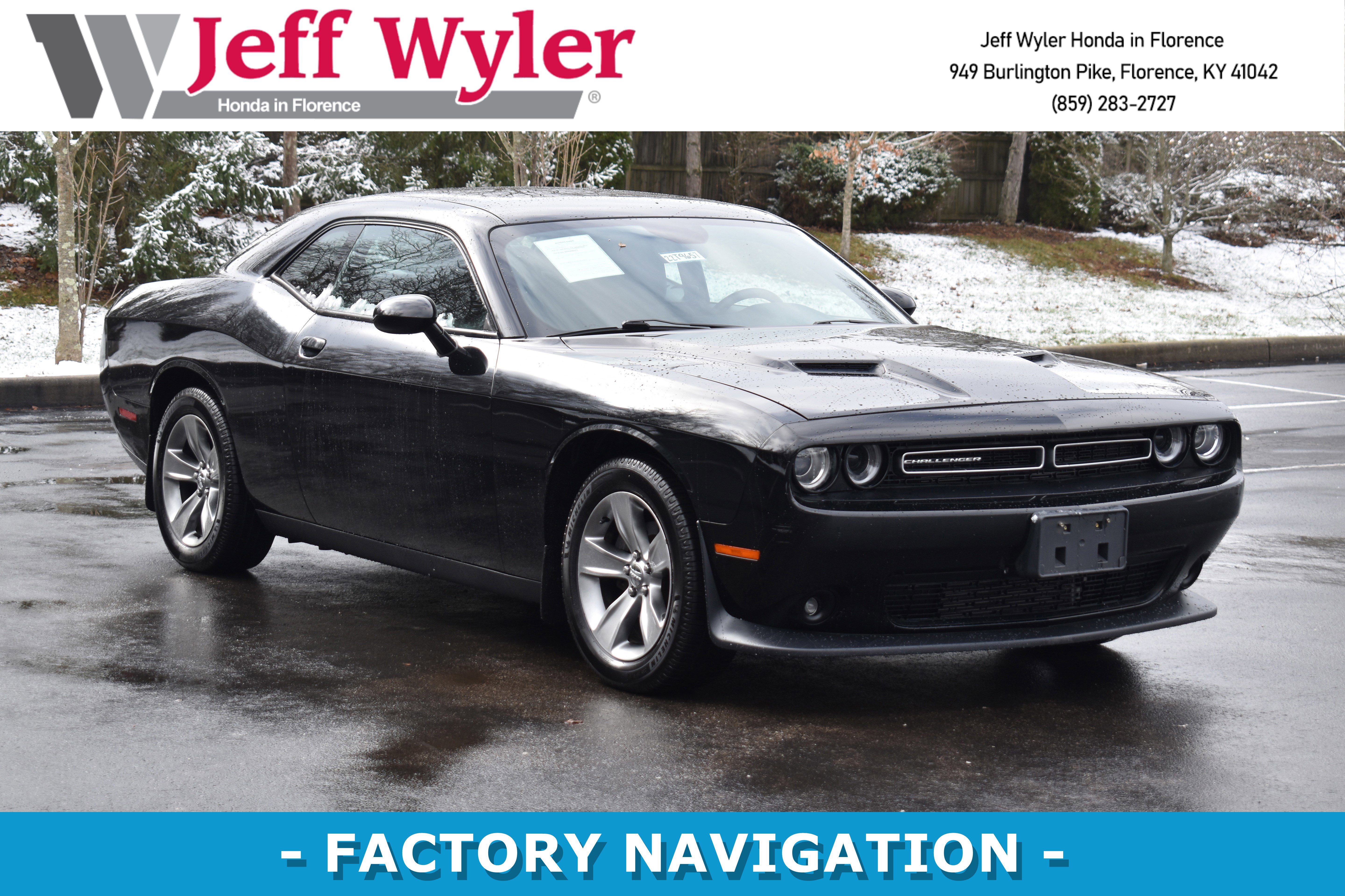 Used 2015 Dodge Challenger SXT image 1