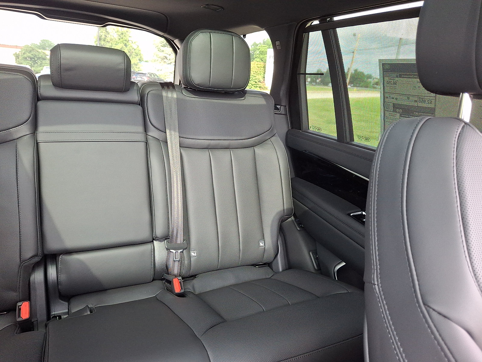 New 2026 Land Rover Range Rover Long Wheelbase SE AWD/4WD image 7