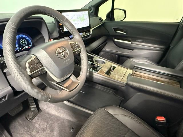 Used 2025 Toyota Sienna Platinum image 29