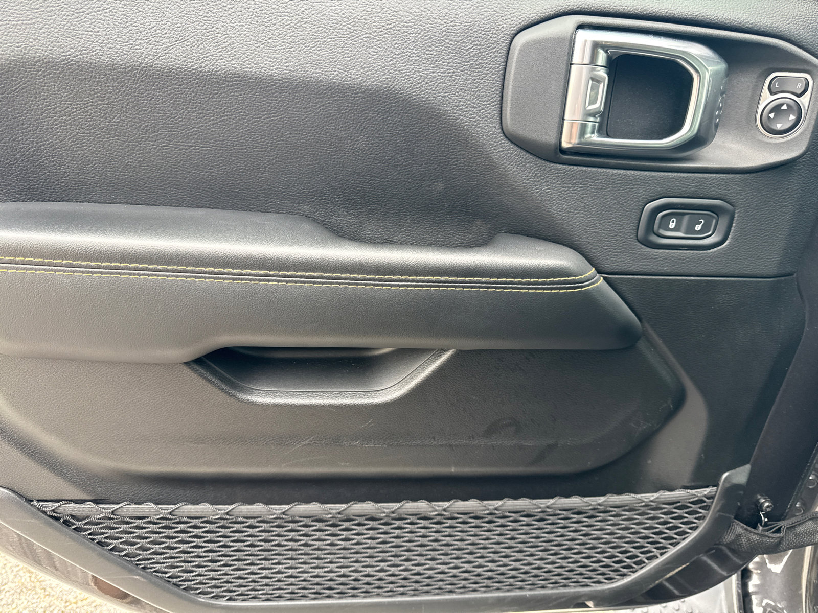 Used 2025 Jeep Wrangler Sahara image 10