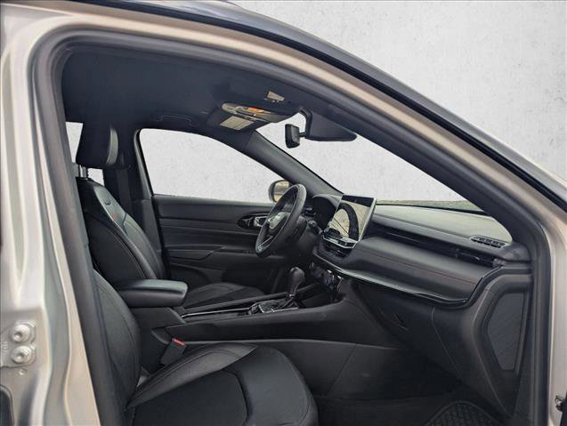 Used 2025 Jeep Compass Trailhawk image 16