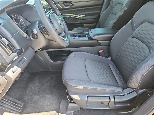 Certified 2025 Nissan Pathfinder S FWD image 19