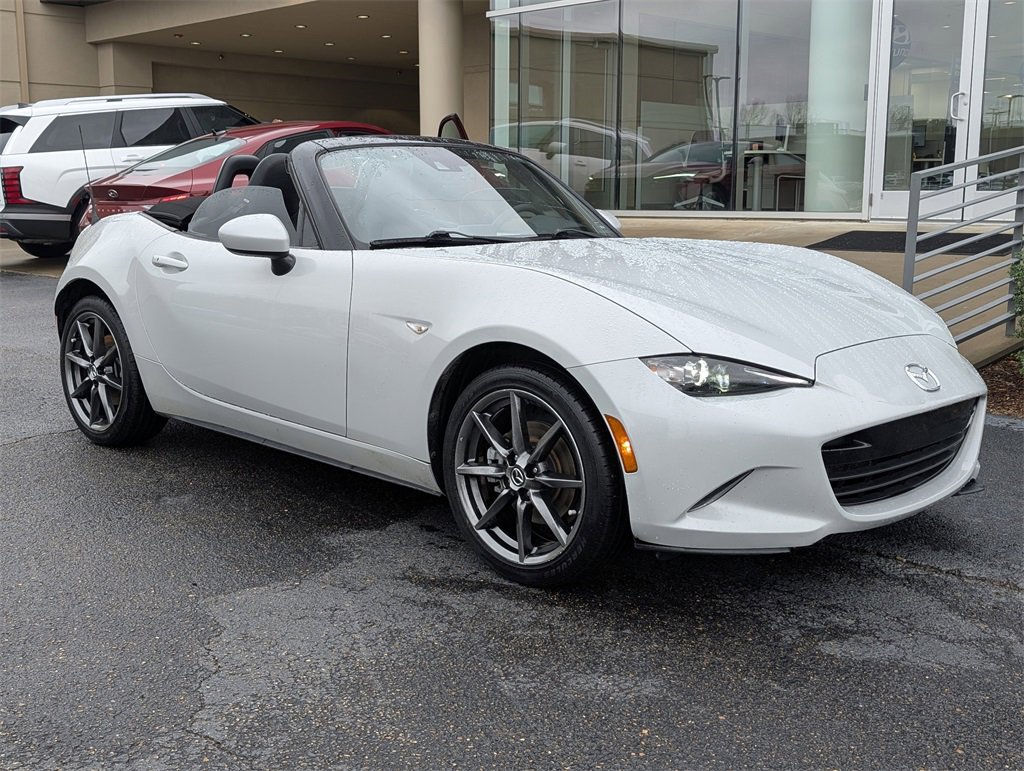 Used 2016 MAZDA MX-5 Miata Grand Touring image 2