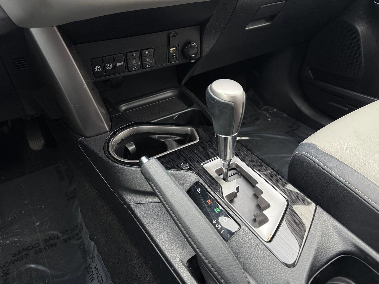 Used 2017 Toyota RAV4 Limited image 16