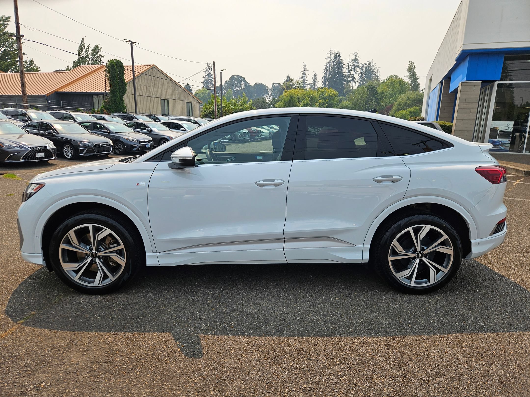 Used 2023 Audi Q4 e-tron Premium Plus w/ Premium Plus AWD/4WD image 2