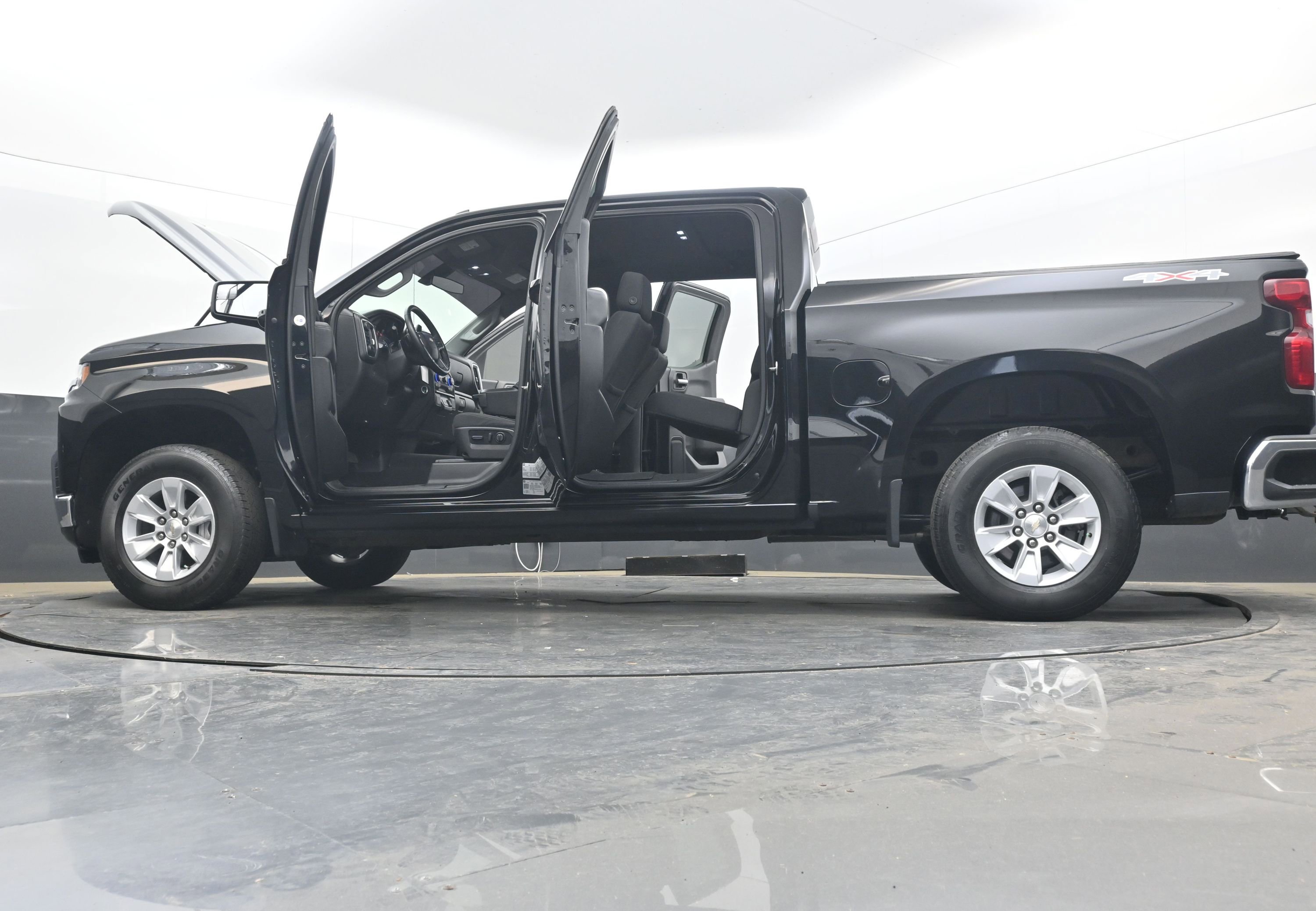Used 2022 Chevrolet Silverado 1500 LT AWD/4WD image 40