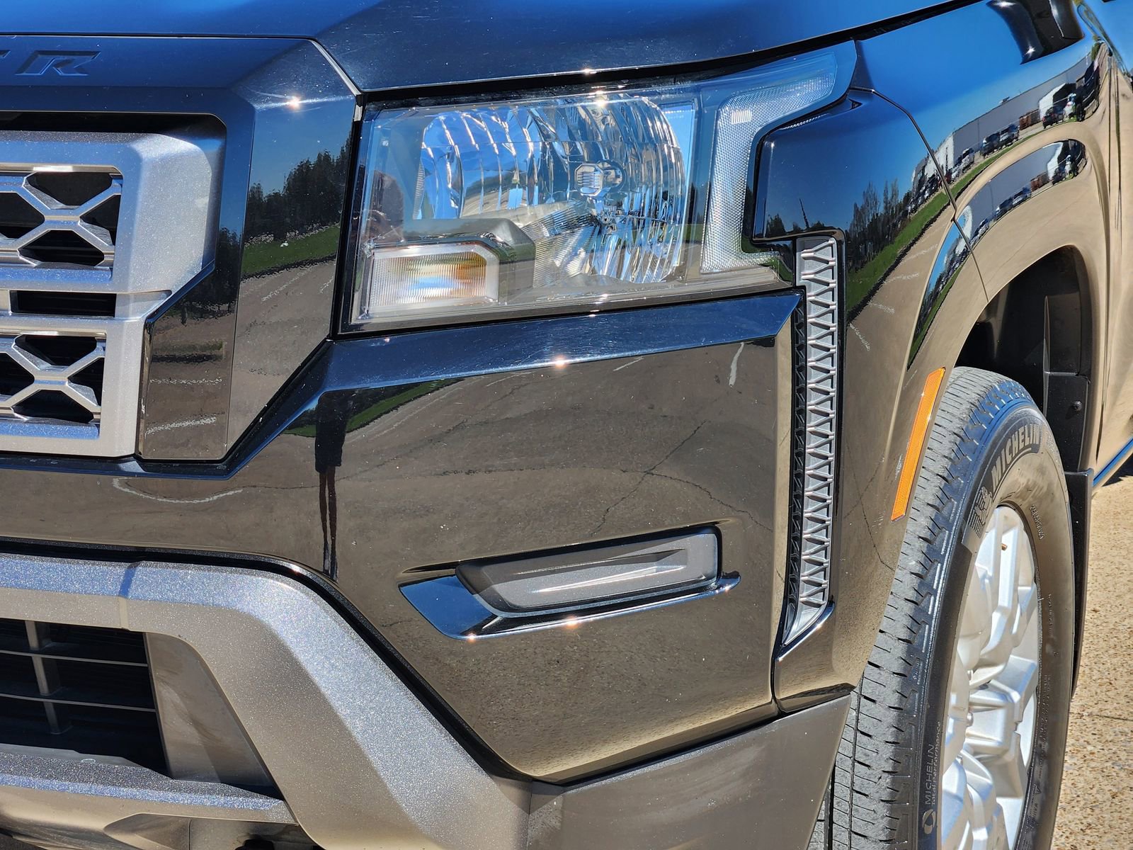 Used 2023 Nissan Frontier SV w/ Technology Package image 10