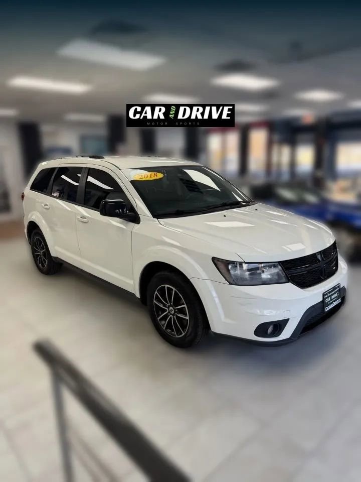 Used 2018 Dodge Journey SXT w/ Blacktop Package image 3