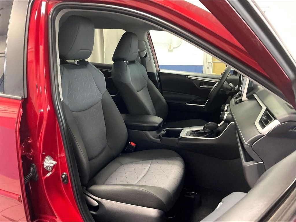 Used 2025 Toyota RAV4 XLE AWD/4WD image 11